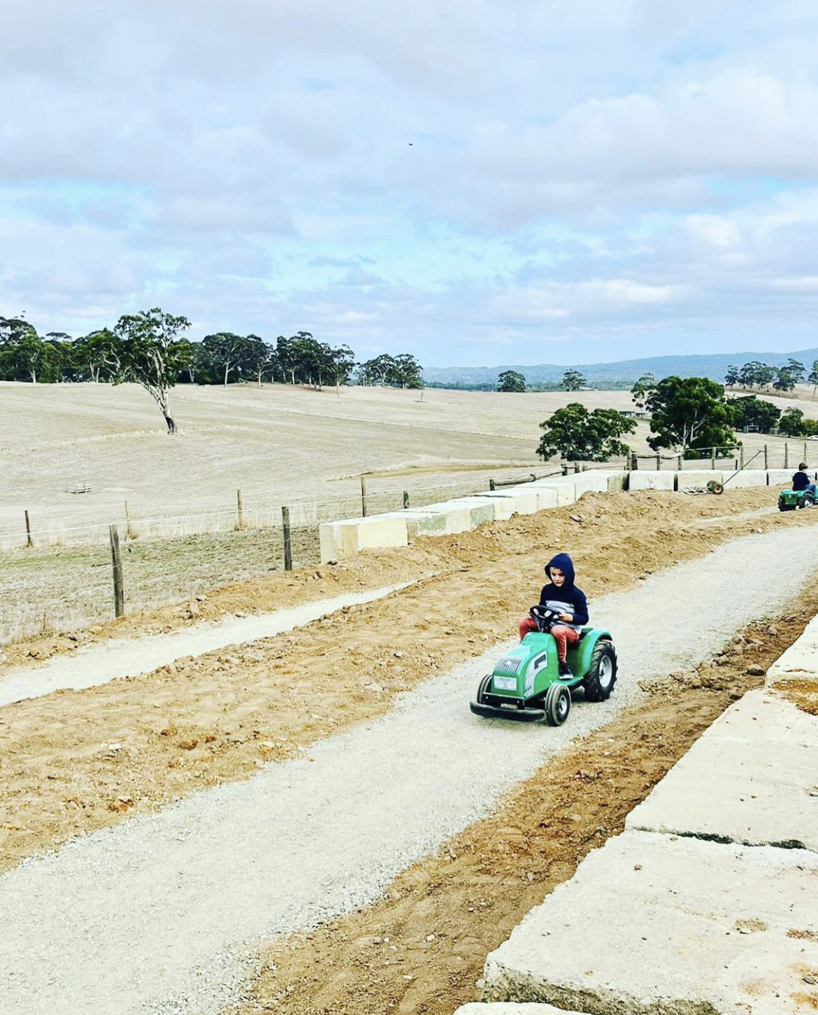 ride-on-tractor-hahndorf-farm-barn