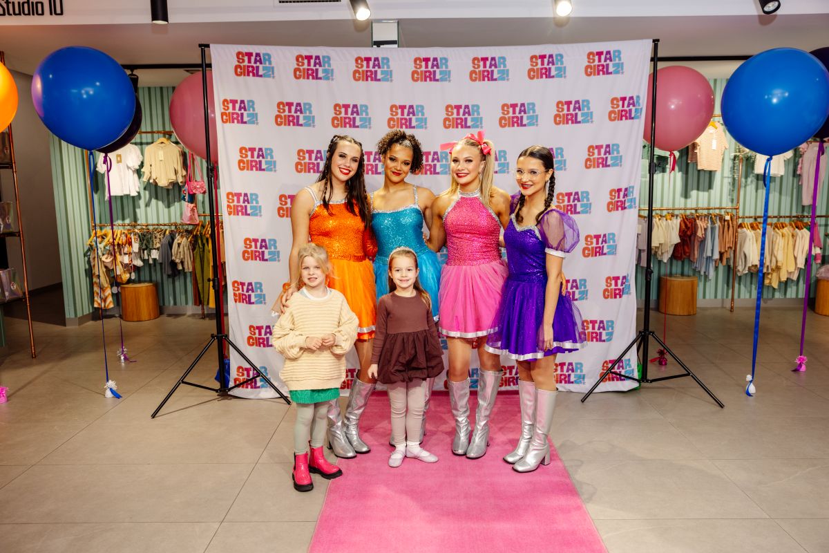 Star Girlz with fans.
