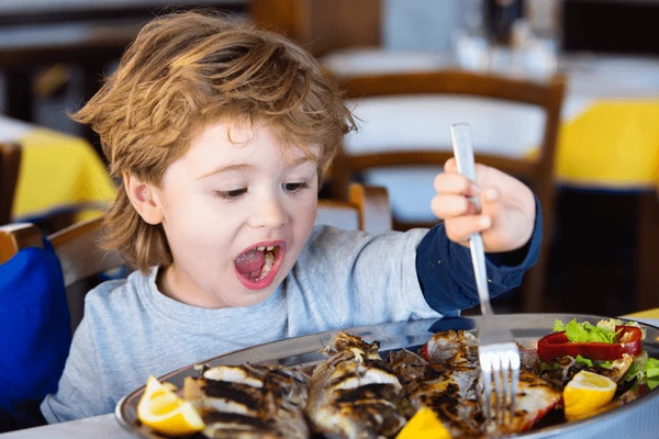 kids trying seafood