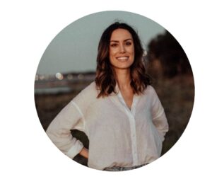 Headshot of Bare--Mum founder Amelie Cazzulino.